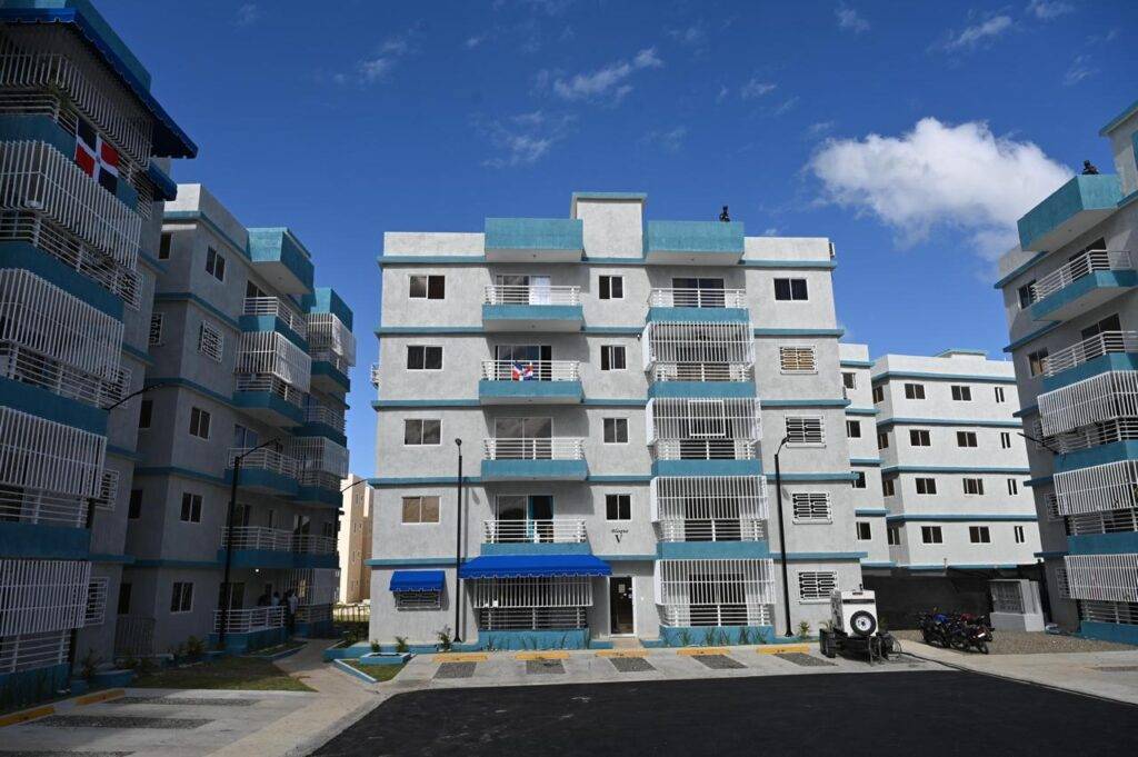 Presidente Abinader entrega 200 apartamentos en SDO financiados por Banreservas, eldigital.com.do