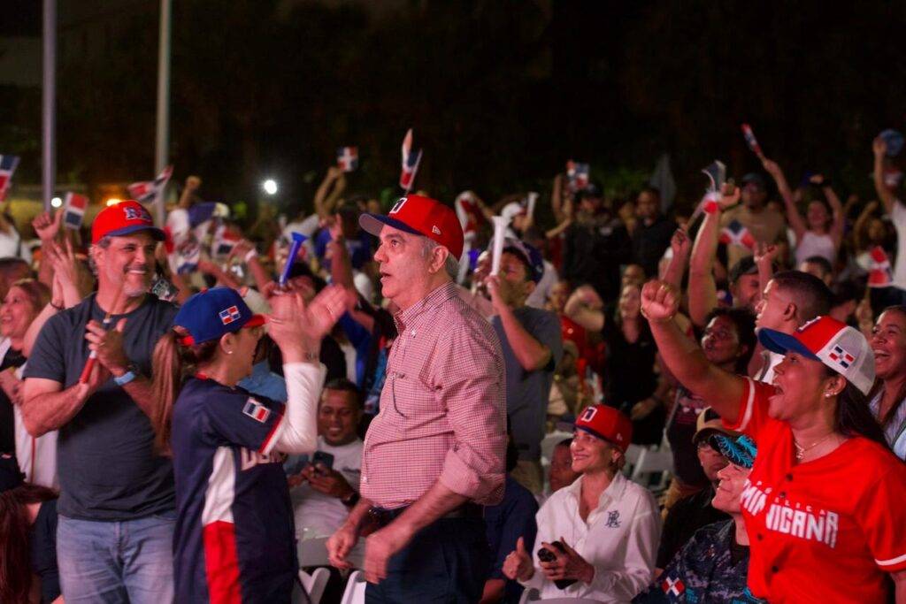 Abinader llega al Malecón a presenciar juego entre RD y EE.UU. eldigital.com.do