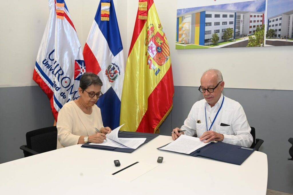 Voluntariado Banreservas y UNIROMANA firman convenio para otorgar becas a estudiantes sobresalientes, eldigital.com.do