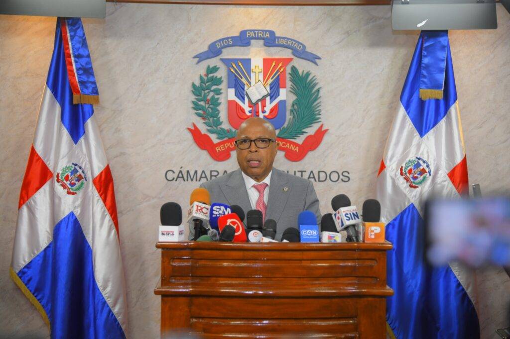 Alfredo Pacheco exhorta estar atentos a la situación bélica internacional, eldigital.com.do