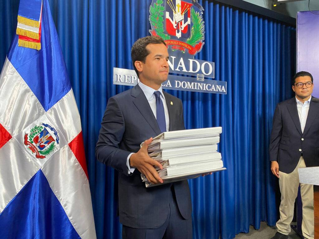 Omar Fernández reintroduce proyecto que elimina pago de anticipos por mipymes y otros 10 proyectos, eldigital.com.do