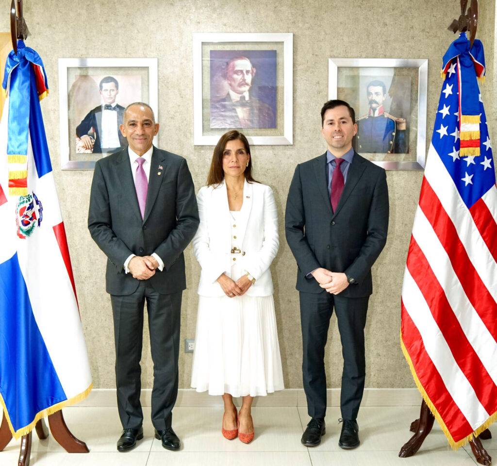 ¡Habemus nuevo agregado de la DEA en RD! embajadora EE. UU. lo presenta ante el presidente DNCD ¡Habemus nuevo agregado de la DEA en RD! embajadora EE. UU. lo presenta ante el presidente DNCD, eldigital.com.do