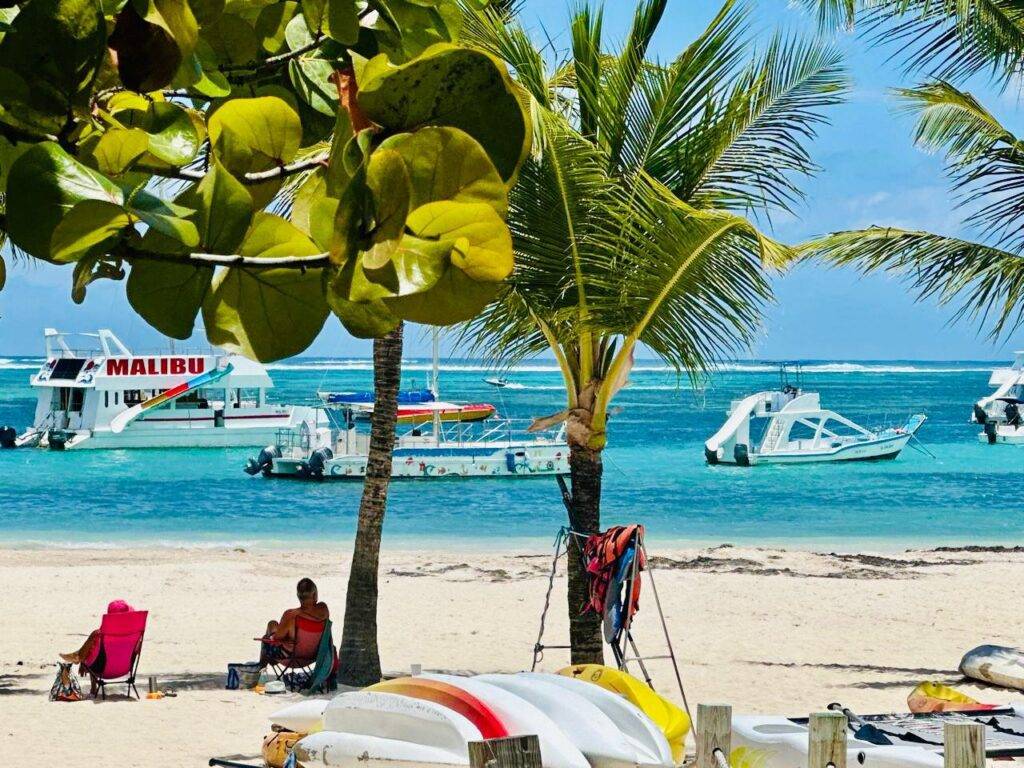 Adompretur exhorta regular el caos marítimo en franja de bañistas en playa de Bávaro, eldigital.com.do