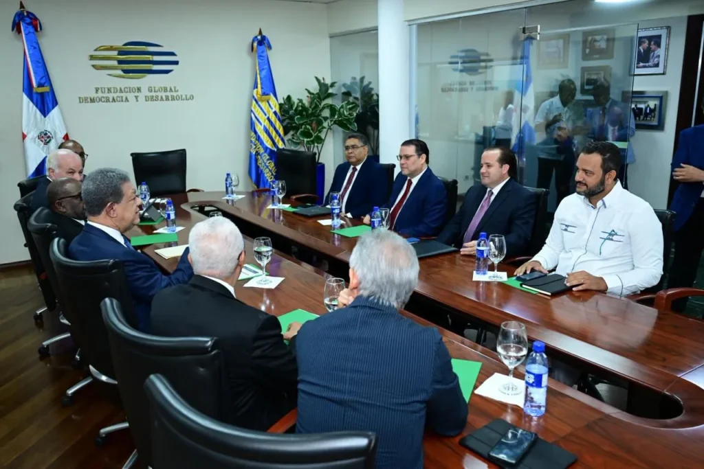 Leonel recibe a comisión del gobierno en medio discusión entre Danilo y Paliza, eldigital.com.do