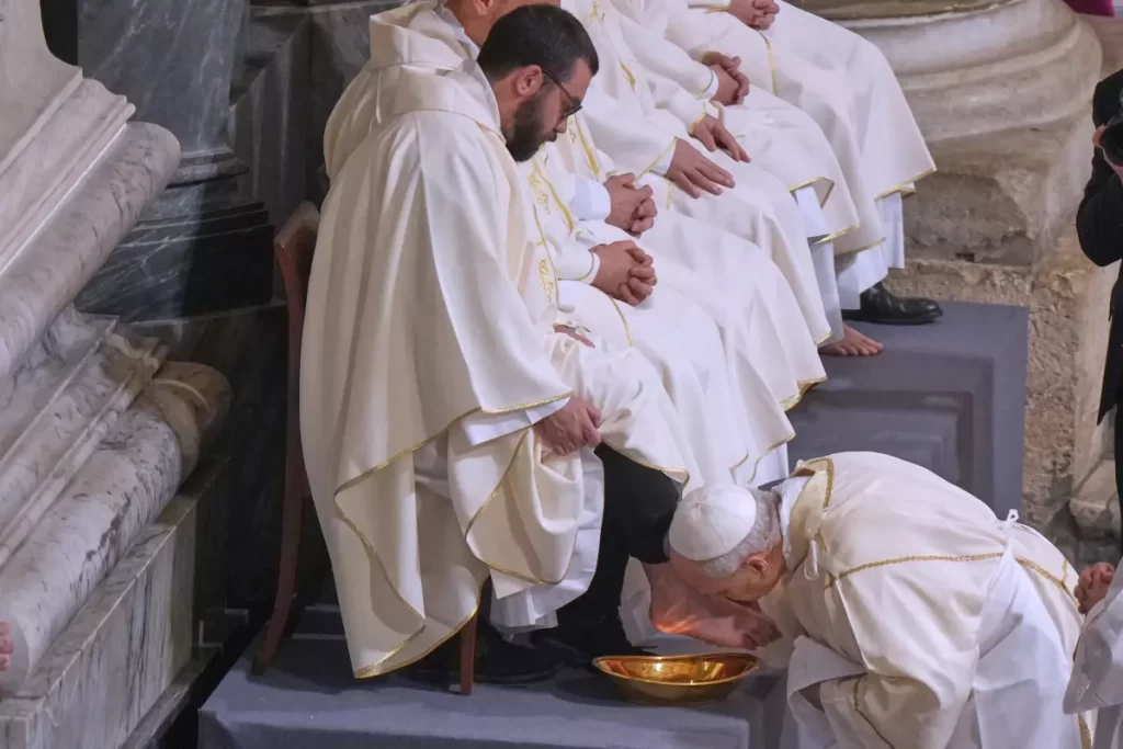El papa León XIV revive el lavado de pies a sacerdotes en el Jueves Santo, eldigital.com.do
