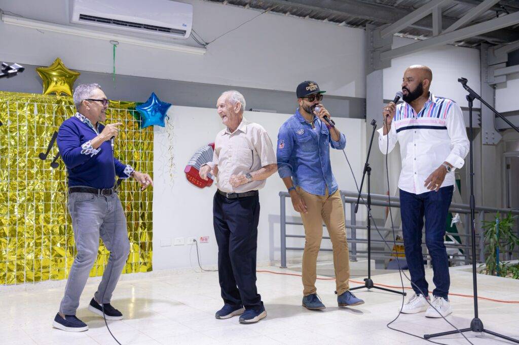 El merenguero Rafa Rosario lleva alegría al Centro Integral para Adultos Mayores Ciudad Juan Bosch El merenguero Rafa Rosario lleva alegría al Centro Integral para Adultos Mayores Ciudad Juan Bosch, eldigital.com.do