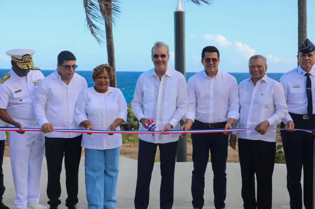 Abinader y Collado inauguran segunda etapa del malecón de Santo Domingo Este Abinader y Collado inauguran segunda etapa del malecón de Santo Domingo Este, eldigital.com.do