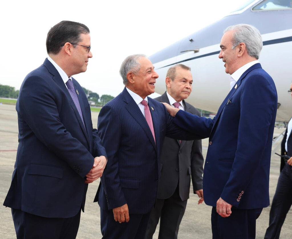 Presidente Abinader llega a Panamá, donde será orador principal del Congreso Mundial de Zonas Francas, eldigital.com.do