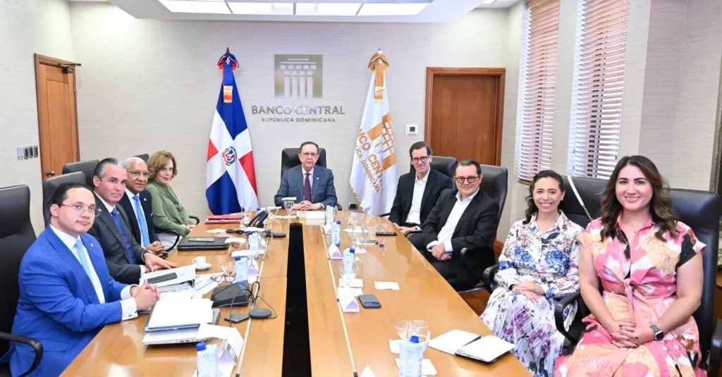 Gobernador del Banco Central recibe visita de una delegación ejecutiva del Citibank, eldigital.com.do