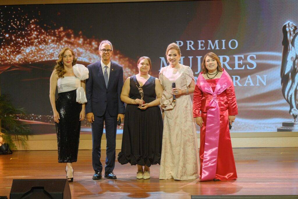 Jatnna Tavárez recibe máximo galardón del Premio Mujeres que Inspiran, eldigital.com.do