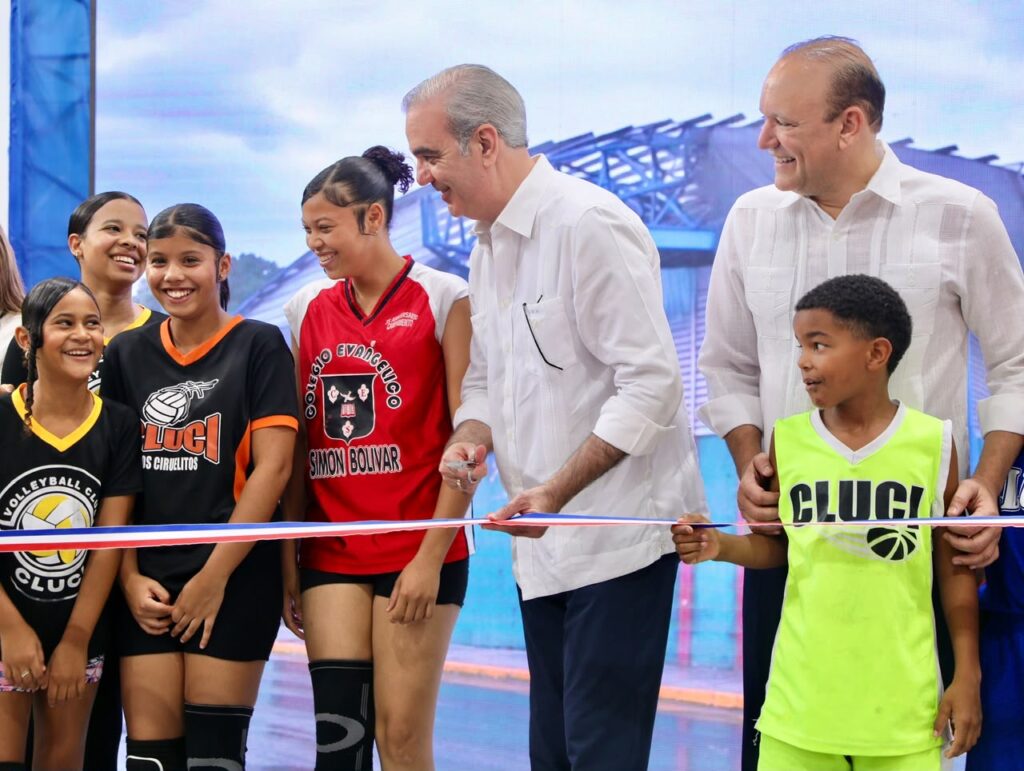 Presidente y alcalde Santiago entregan renovado techado deportivo en Los Ciruelitos Presidente y alcalde Santiago entregan renovado techado deportivo en Los Ciruelitos, eldigital.com.do
