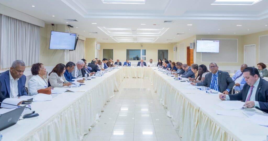 Comisión Bicameral que estudia proyecto de ley de Medidas Pro Crecimiento Económico escuchará este martes al ministro de Hacienda y Economía, Magín Diaz y a la AIRD, eldigital.com.do