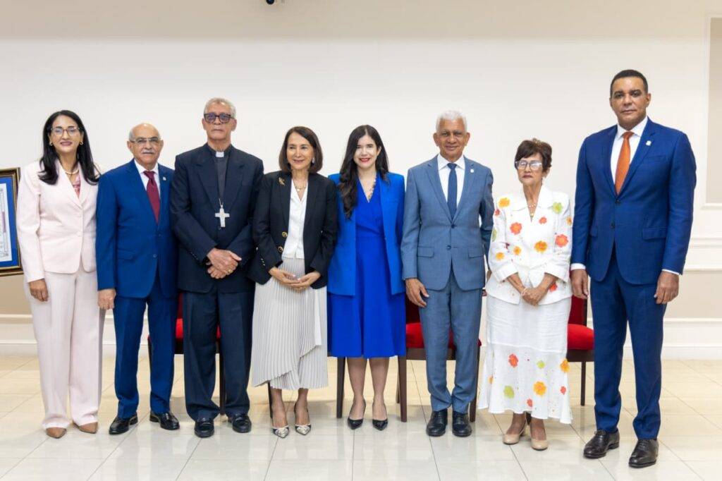 Senado de la República reconoce a figuras de la literatura, la educación, la cultura y el servicio social, eldigital.com.do