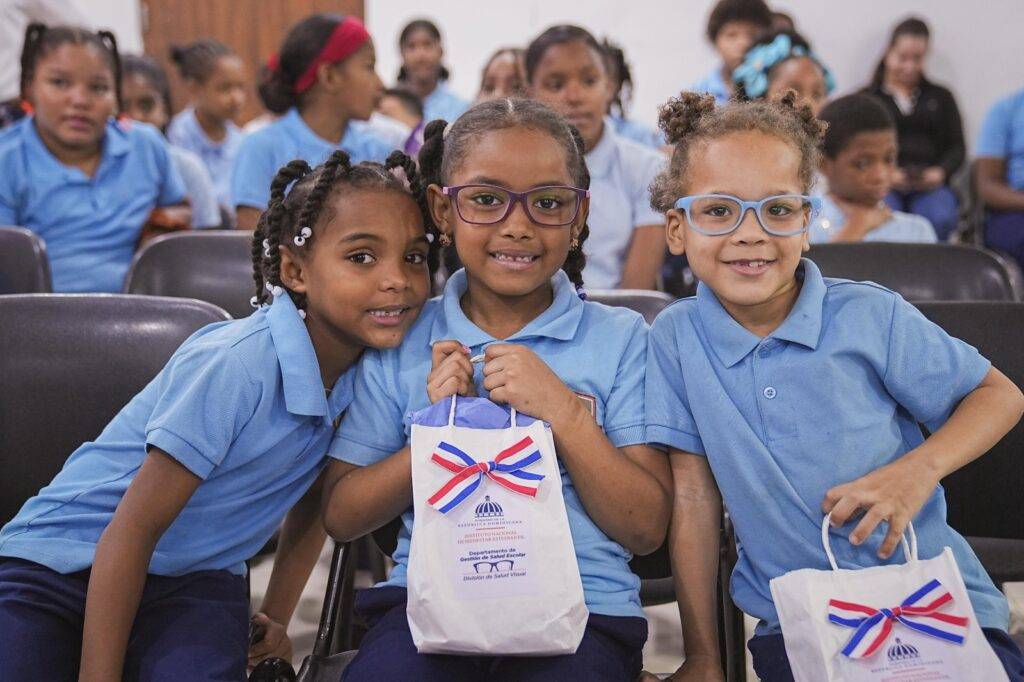 INABIE mejora la visión de estudiantes con más de 4,705 lentes correctivos y 20 cirugías especializadas, eldigital.com.do