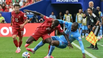 Por qué muchos futbolistas llevan botas rosas en el Mundial