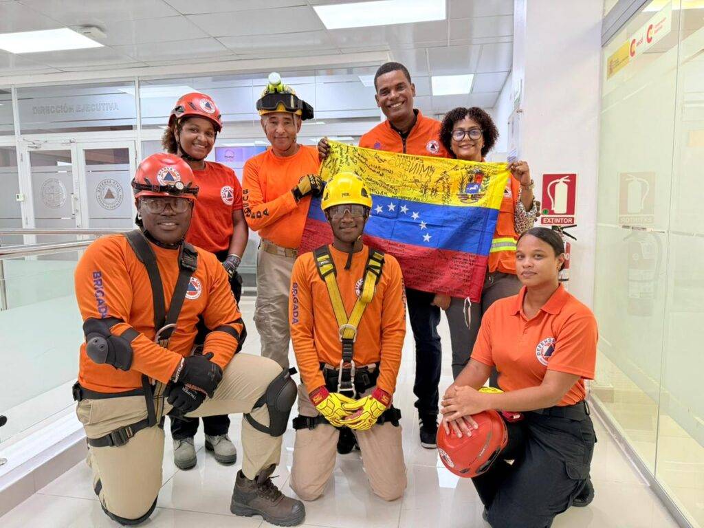 Defensa Civil reconoce labor de rescatista que participó en misión humanitaria en Venezuela, eldigital.com.do