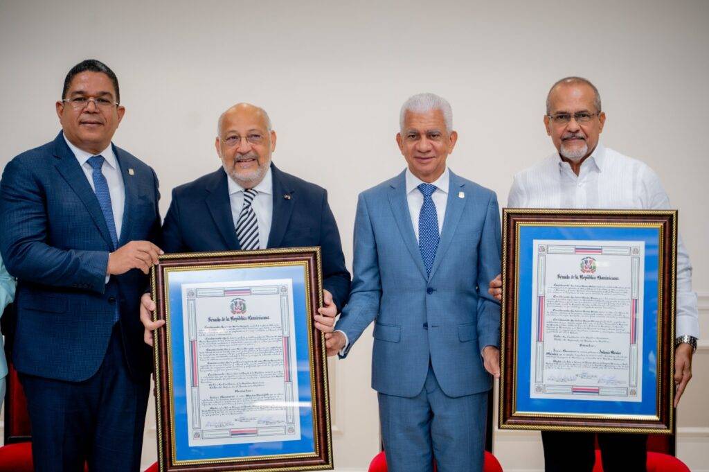 Senado de la República reconoce a personalidades de Barahona, eldigital.com.do