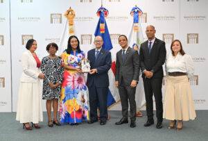 BCRD dona obras literarias a la Biblioteca Abigaíl Mejía, del

Ministerio de la Mujer, eldigita.com.do