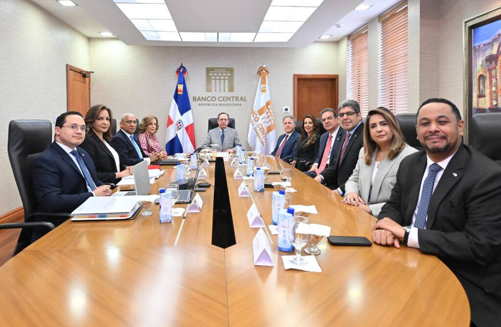 Valdez Albizu recibe al consejo de directores de LIDAAPI, eldigital.com.do