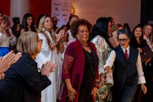 La plataforma reunirá a diseñadores emergentes, instituciones académicas, fundaciones y líderes de la industria, con la diseñadora española Ágatha Ruiz de la Prada y José Forteza, la máxima autoridad en moda latinoamericana, como padrinos internacionales”, eldigital.com.do
