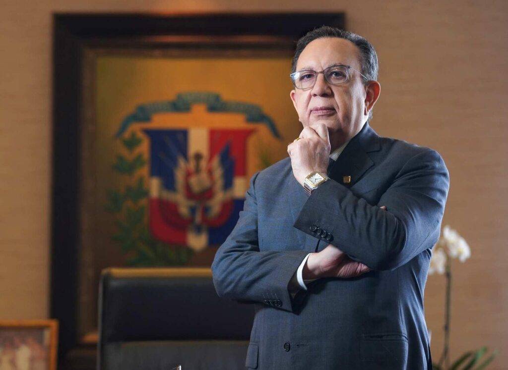 Presidente Abinader confirma a Héctor Valdez Albizu como gobernador del BCRD, eldigital.com.do