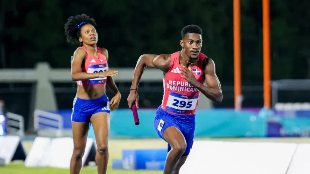Detrás del oro de Christopher Melenciano hay una madre que aprendió lenguaje de señas para "correr con él", eldigital.com.do