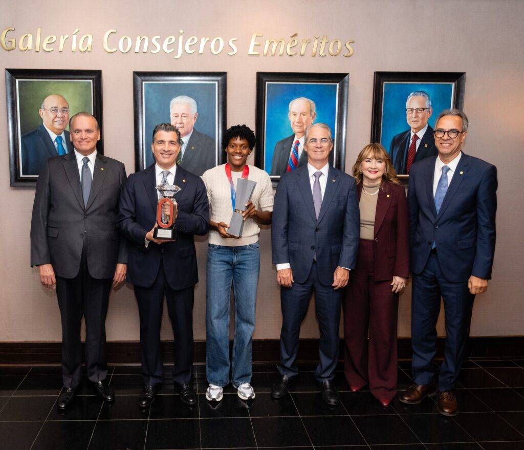Banco Popular reconoce a Marileidy Paulino tras una histórica temporada en el atletismo mundial Banco Popular reconoce a Marileidy Paulino tras una histórica temporada en el atletismo mundial, eldigital.com.do