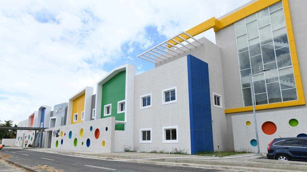Gobierno de Abinader no ha construido un nuevo centro CAID en más de seis años Un monitoreo de la Mesa de Diálogo por el Autismo identificó planes para nuevos centros en San Francisco de Macorís, San Pedro de Macorís y Barahona, y para una unidad territorial en Puerto Plata. De 21 UITT proyectadas, solo tres han sido inauguradas., eldigital.com.do