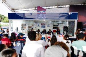 Ministerio de Educación destaca participación de jóvenes en histórica jornada de lectura continua, eldigital.com.do