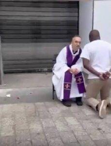 "confesionario a cielo abierto en París", eldigital.com.do