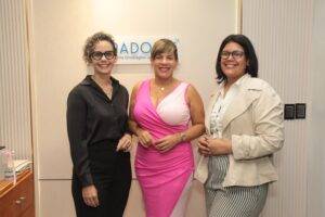 Pacientes y sobrevivientes de cáncer de mama celebran la vida a través del arte terapia, eldigital.com.do