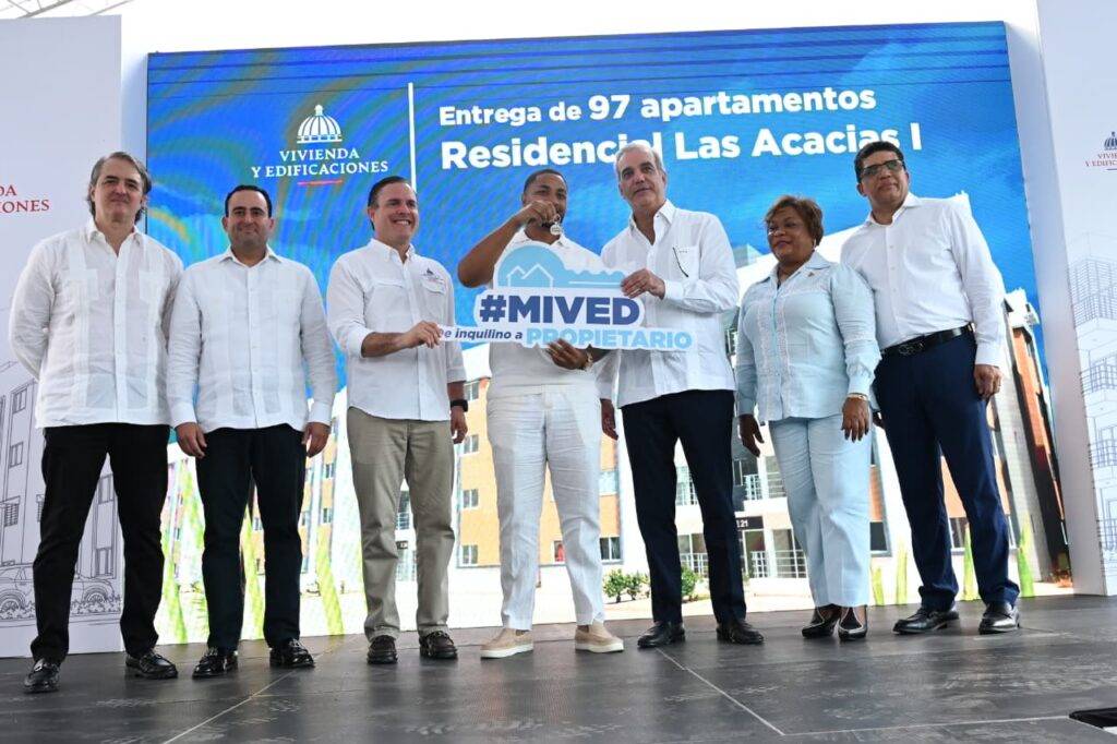La entidad ofrece una tasa de interés del 8 % anual, fija durante siete años, para facilitar la adquisición de viviendas en el proyecto entregado por el presidente Luis Abinader., eldigital.com.do